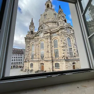 Gemuetliches Mit Blick Zur Frauenkirche Dresden